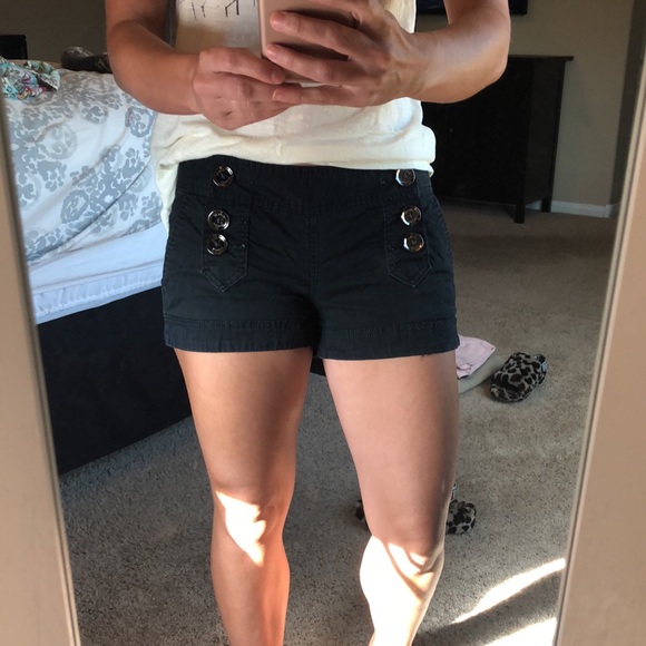 Express Shorts - Picture 5 of 5